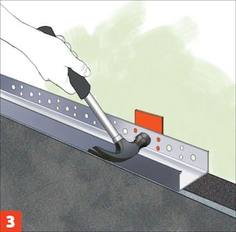 Kingspan isolering: Sockellisterna fästs ovanpå isoleringen på grundmuren Kingspan isolering: Sockellisterna fästs ovanpå isoleringen på grundmuren